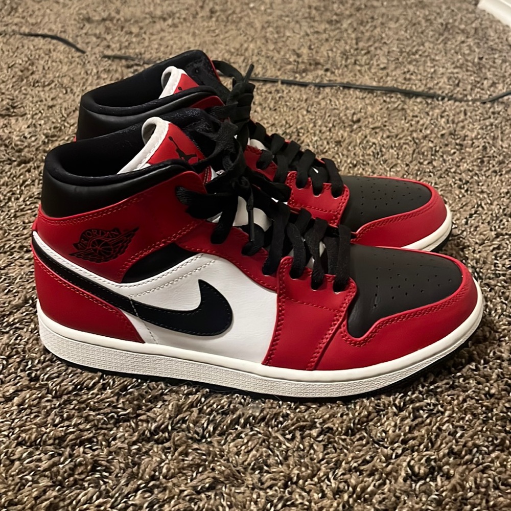 Jordan 1 Chicago toe mid